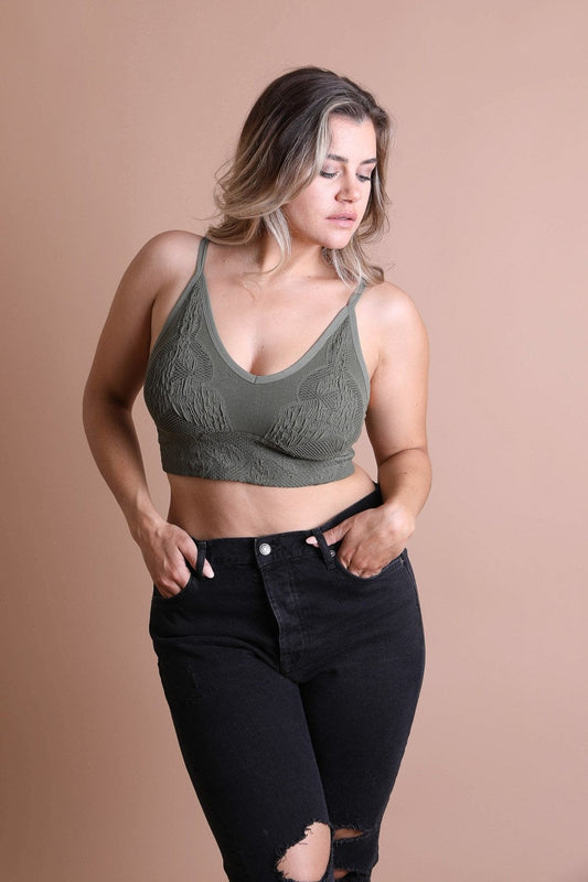 Curve and Twist: Comfortable Plus Size Bralettes for Women